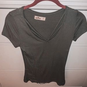 HOLLISTER ARMY GREEN CROPPED TEE